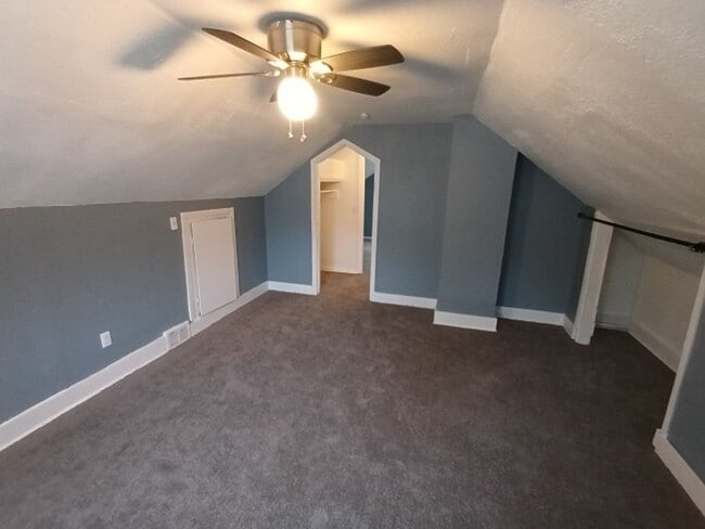 Building Photo - 4 bed, 1 bath bungalow NOW AVAILABLE!