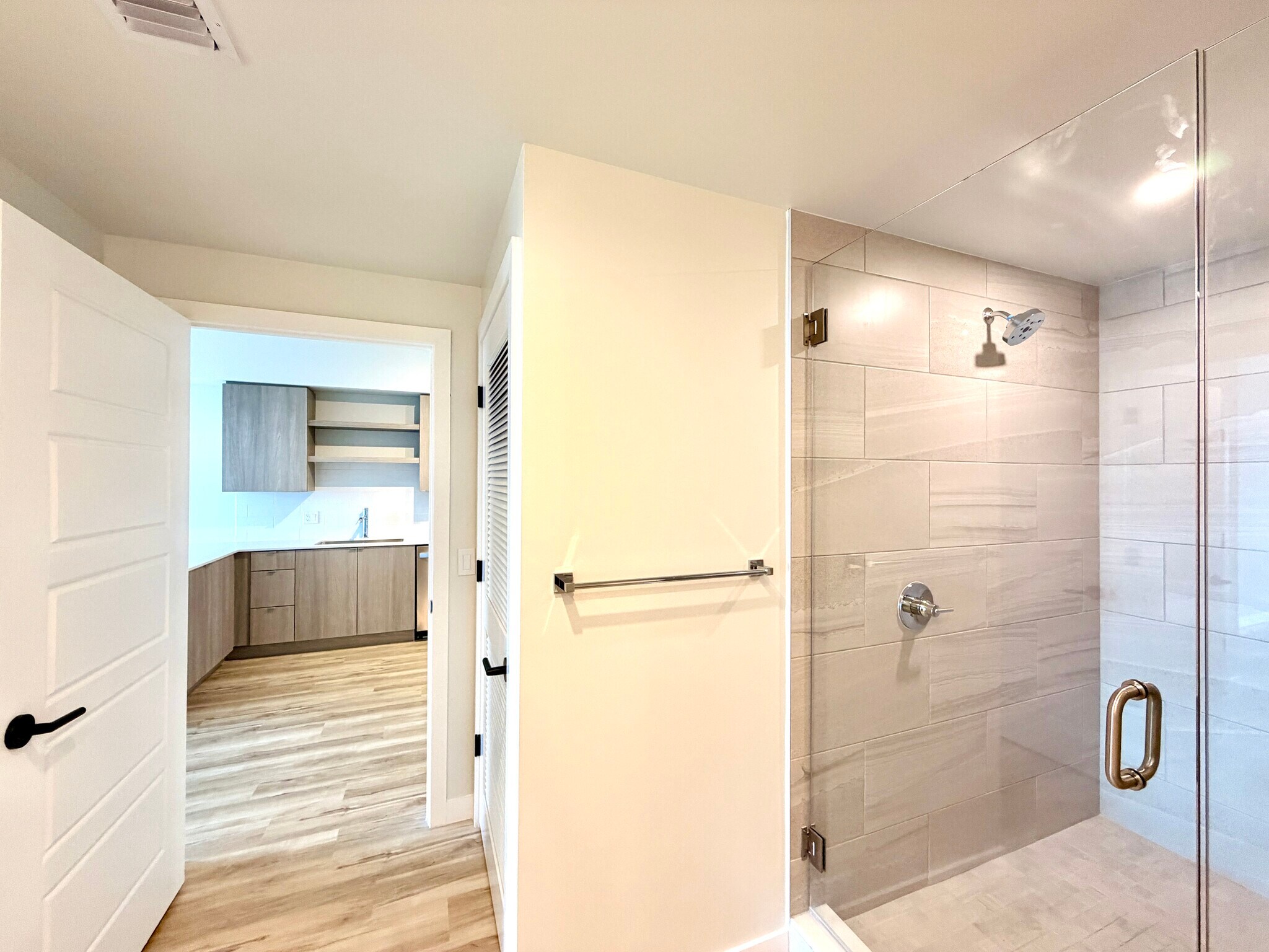 Building Photo - 421 SW 5th Ave