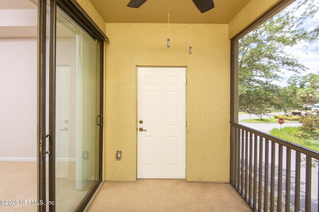 Building Photo - 110 Calle el Jardin
