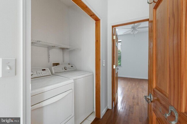 Building Photo - 1704 W Girard Ave