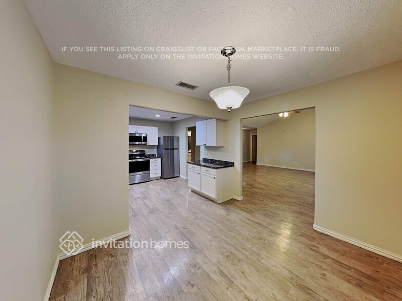 Building Photo - 10202 Staghill Dr