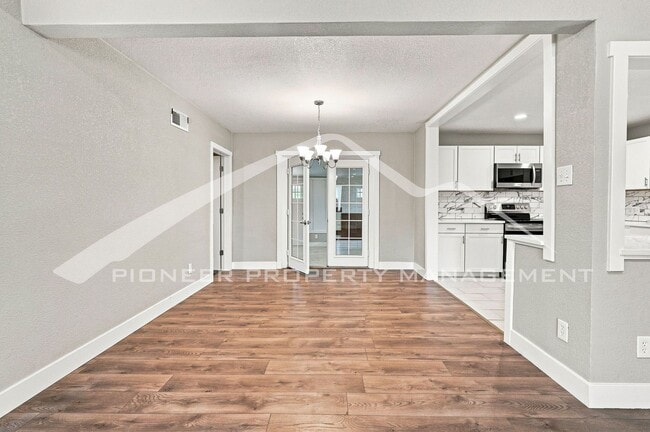 Building Photo - 1235 Scranton St