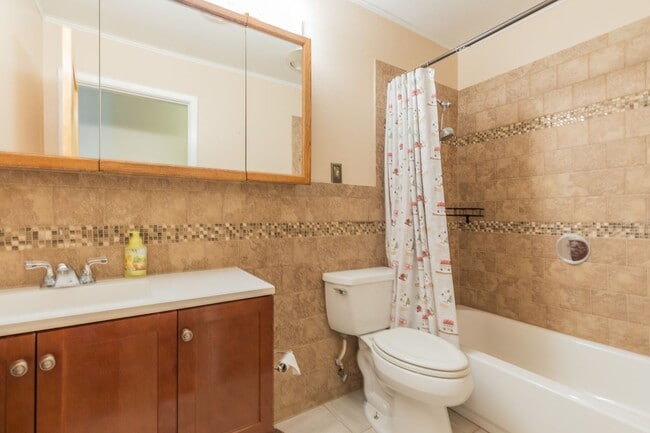 Building Photo - Spacious 3 Bedroom Home with Solar Panels and a Pool