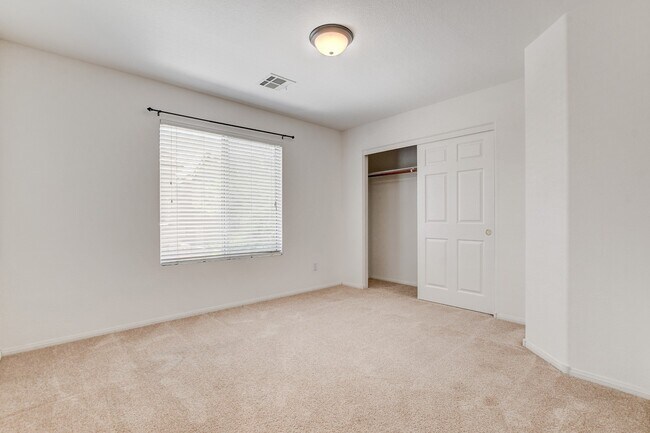 Building Photo - 1005 Roaring River Ave