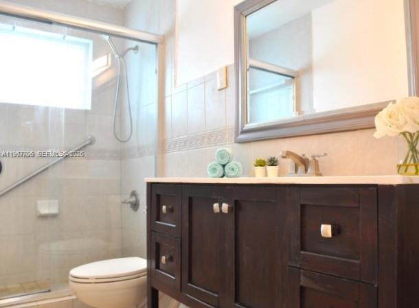 Building Photo - 2401 SW 31st Ave