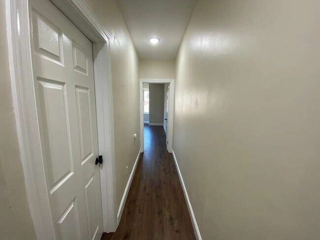Building Photo - Stylish 3-Bedroom 2.5 Bath Available in Lancaster City