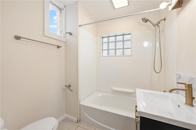 Building Photo - 125 S 14th St