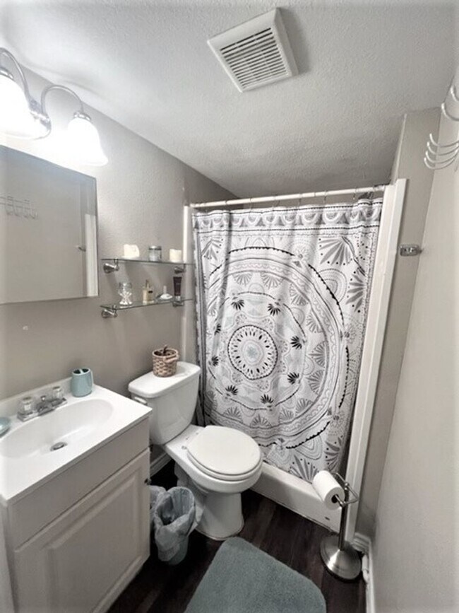 Building Photo - 1012 20th St