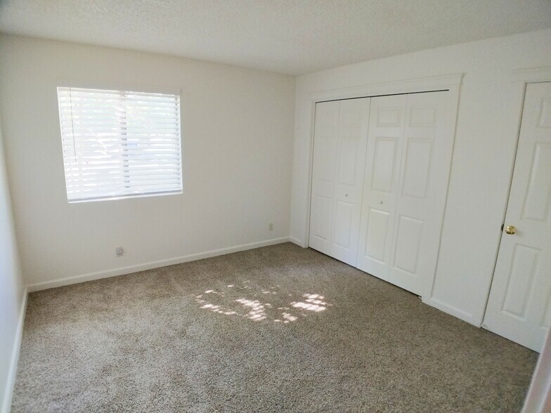 Building Photo - 1671 Bramble Pl
