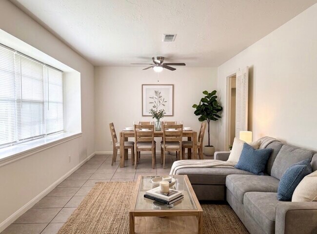 Building Photo - 9706 Crestdale Cir