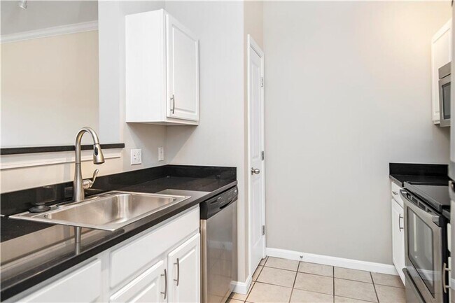 Building Photo - ****903 Providence Place – Luxury Living in the Heart of Providence - $2,195**