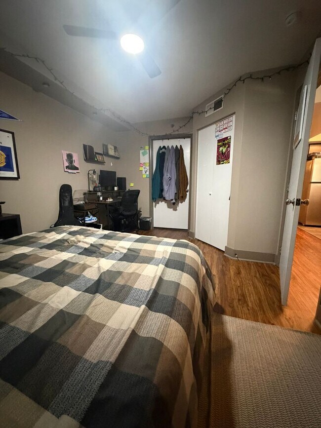 Building Photo - Available FALL 2026 @ $3600/Month! Beautiful 8th floor Lake Plaza unit ready for August 2026 Move...