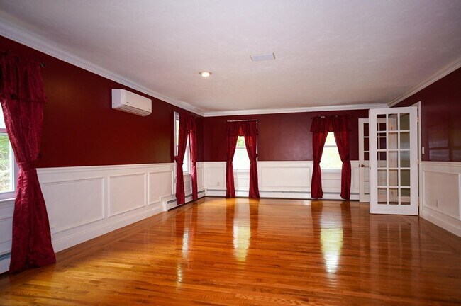 Building Photo - 144 Parmenter Rd
