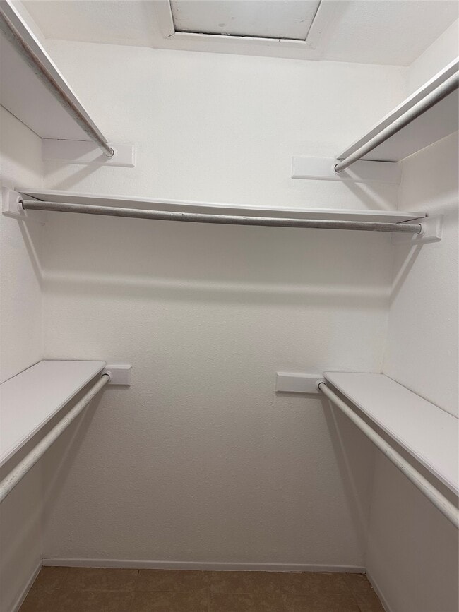 Building Photo - 5665 Birchmont Dr