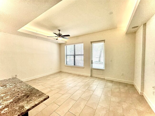 Building Photo - 2303 Mid Ln