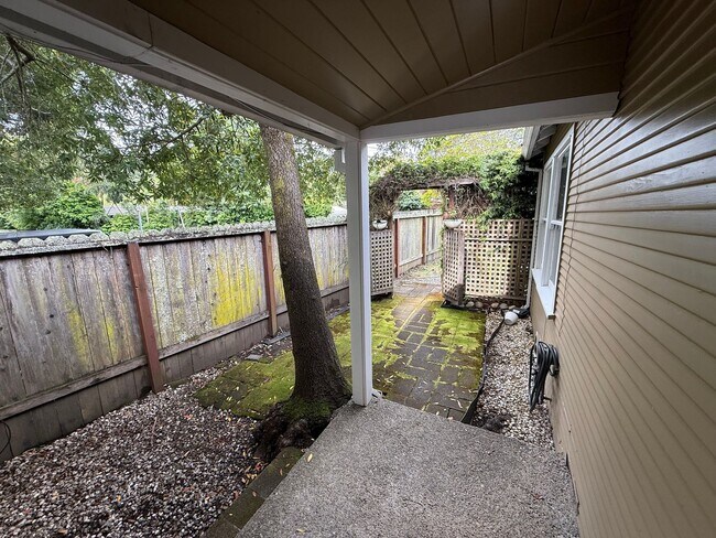 Building Photo - 534 Northern Ave