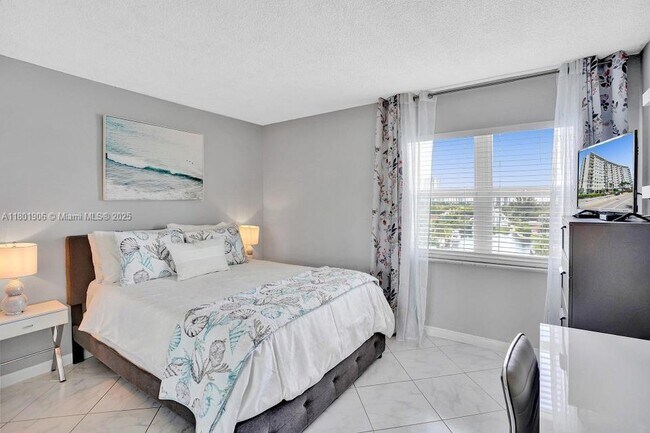 Building Photo - 401 Golden Isles Dr