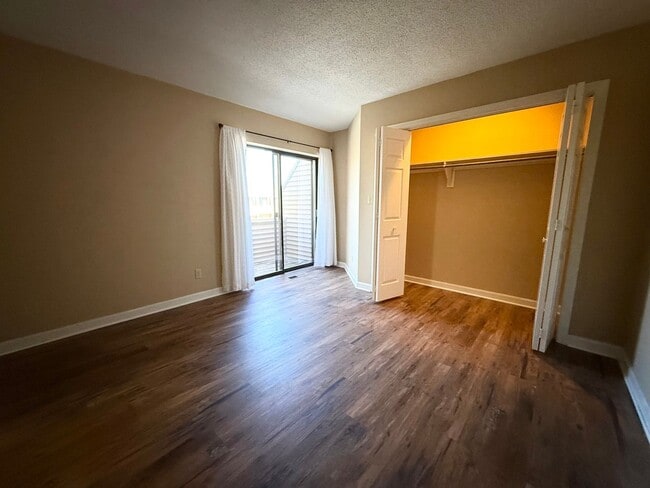Building Photo - 326 Olympia Dr