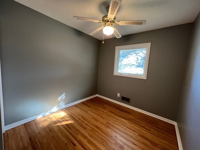 Building Photo - Single Family Home!