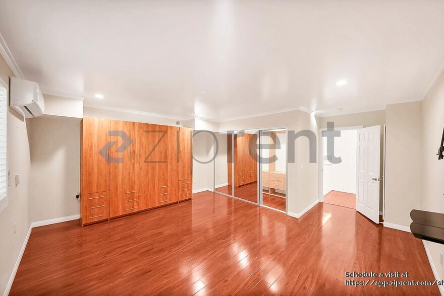 Building Photo - 2122 N Beverly Glen Blvd