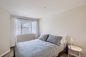 Building Photo - Lovely Pearl St. Condo 1 BDR/1 BA Downtown Boulder