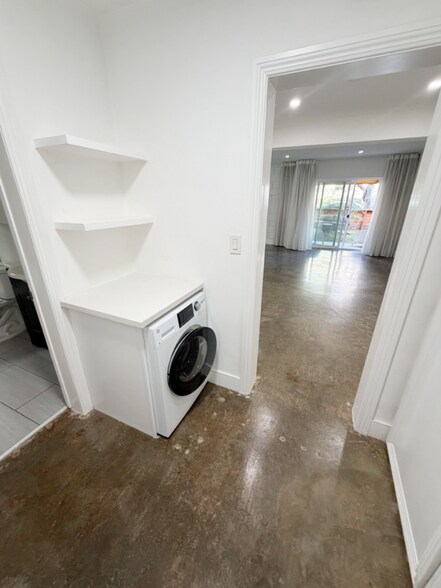 Building Photo - 1008 7th St