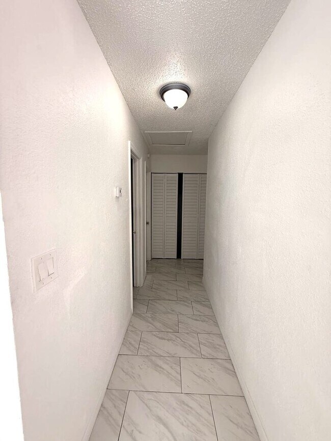 Building Photo - 2nd St