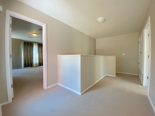 Building Photo - West El Paso 4bed/3.5bath Townhome