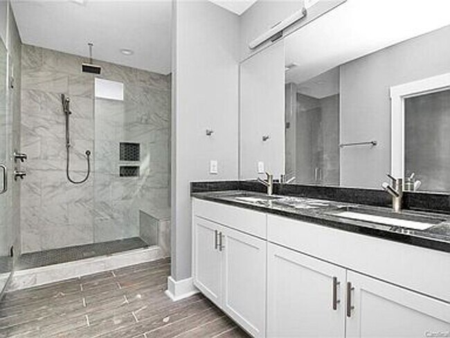 Building Photo - Located in the Smallwood Neighborhood only minutes to uptown Charlotte and all the major corridor...