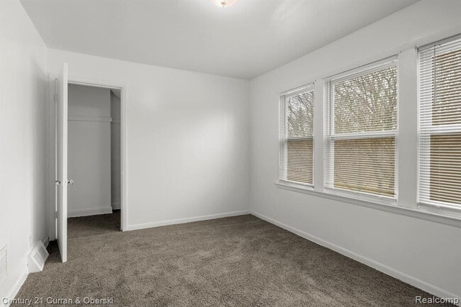 Building Photo - 415 Manistique St