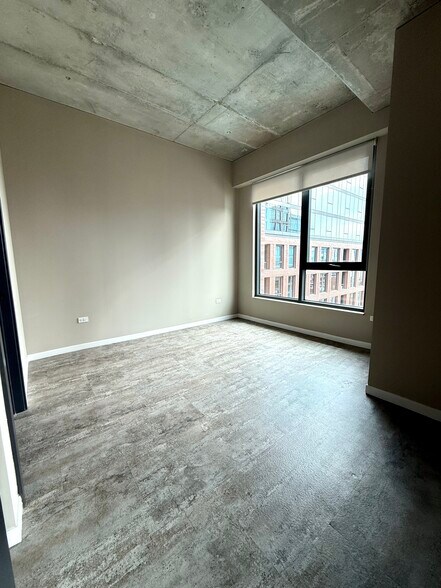 Building Photo - 917 W Washington Blvd