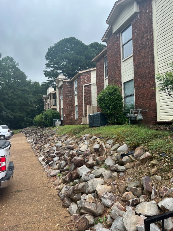 Building Photo - 410 Oakwood Ave