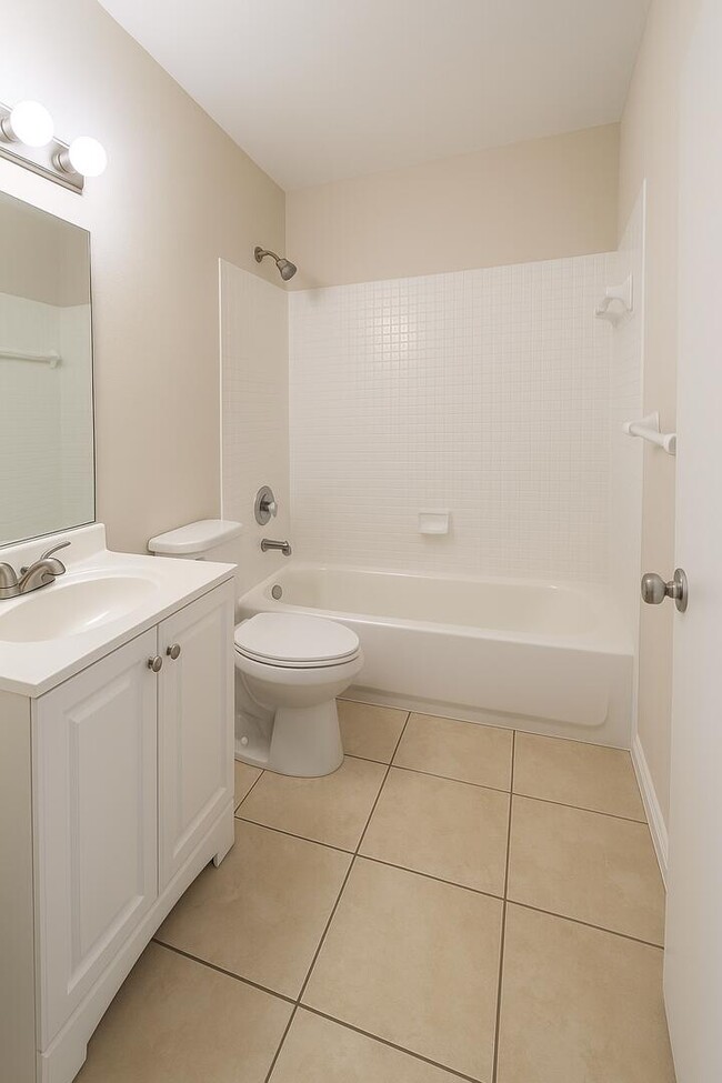 Building Photo - 4670 NE 5th Ave