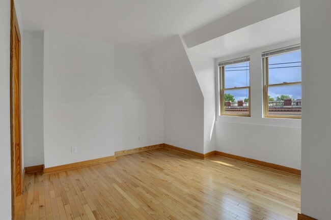 Building Photo - 2303 Shenandoah Ave