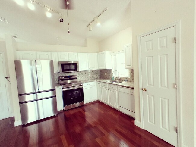 Building Photo - 17411 Woodcrest Way