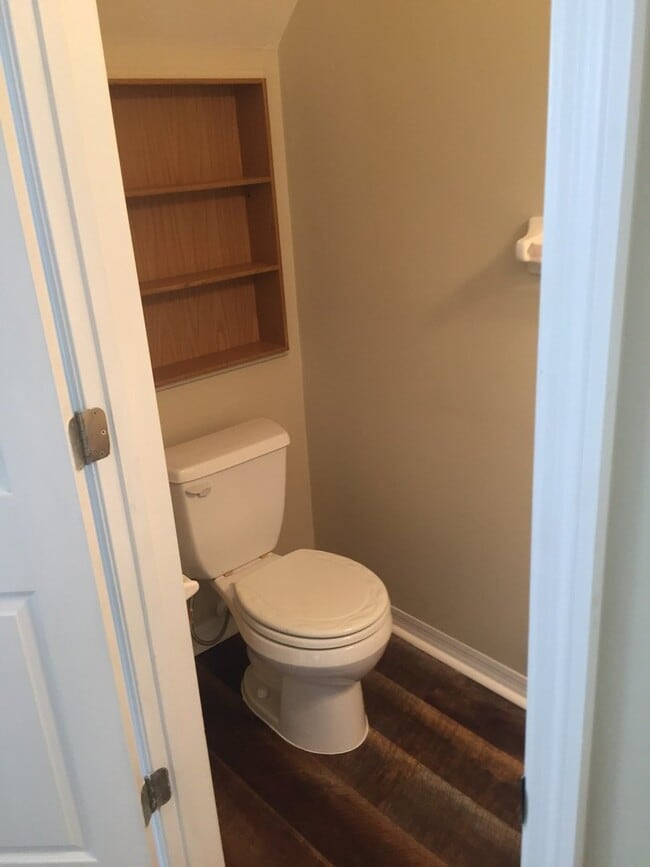 Building Photo - 2 Bedroom 2 1/2 Bath In NW Seventh Street ...