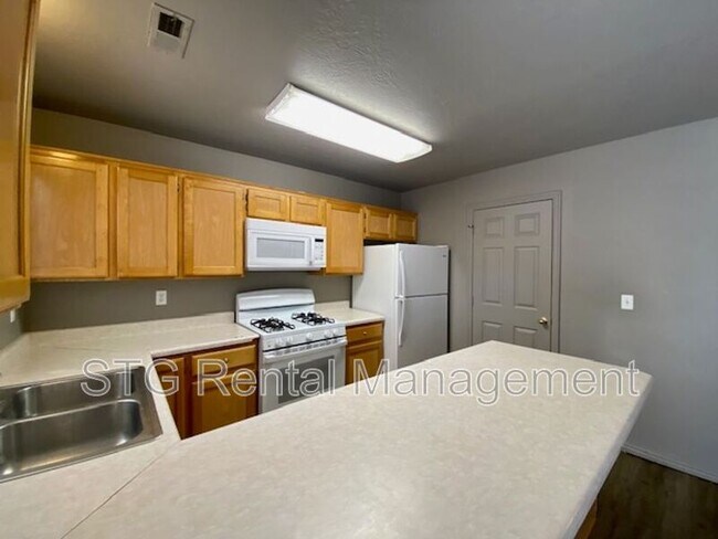 Building Photo - 76 E Center St