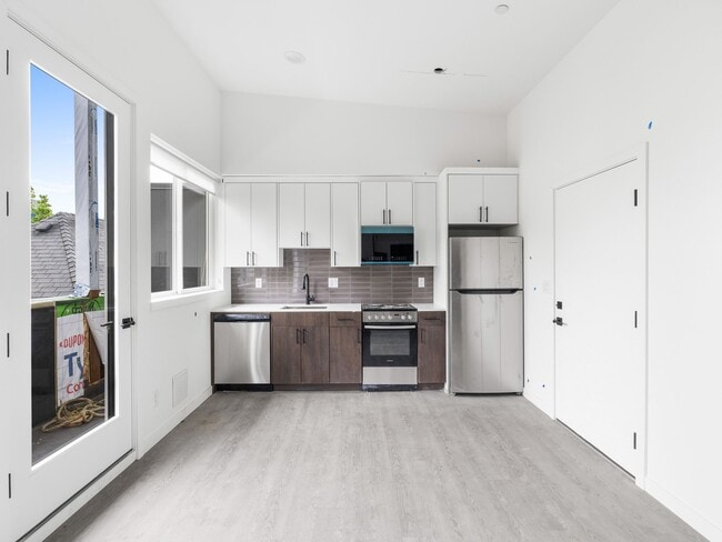 Primary Photo - Modern New Construction - Minutes from Downtown PDX & OHSU