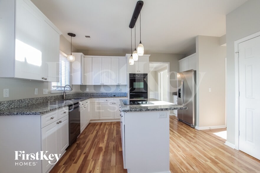 Building Photo - 7804 Conifer Cir