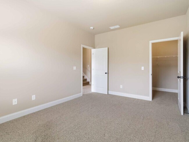 Building Photo - 310 Strasburg Dr