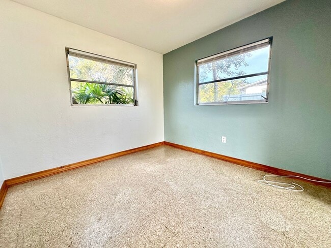 Building Photo - DeLand POOL-home: 4Bedrooms/2Baths - Perfect for family living!