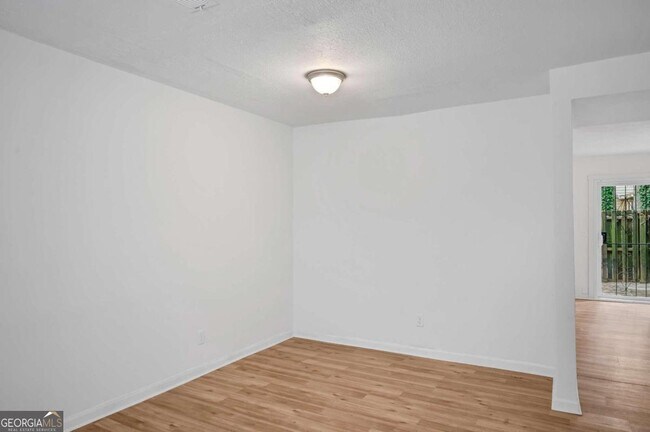 Building Photo - 1903 Whitehall Forest Ct SE