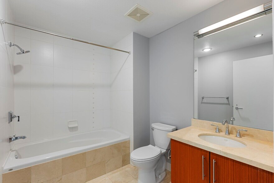 Building Photo - 325 7th Ave