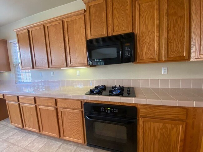Building Photo - EXCEPTIONAL 4 BEDROOMS, 3 BATH, 3 CAR GARA...