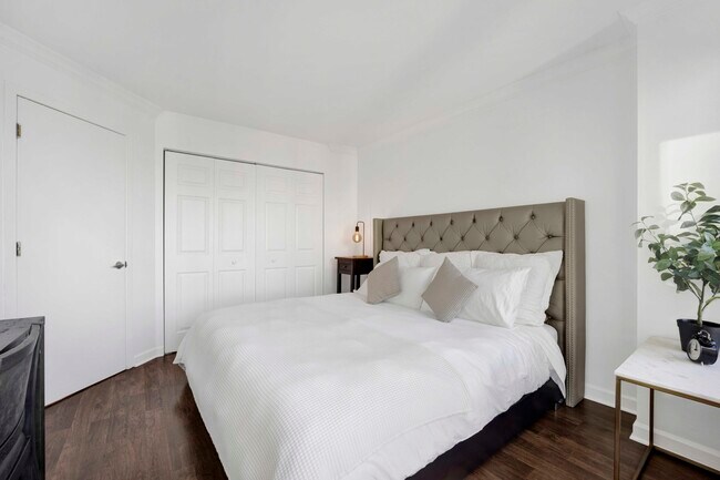 Building Photo - 30 E Huron St