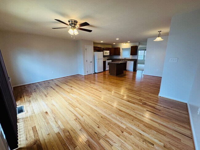 Building Photo - 3 Bed/ 2.5 Bath Townhome close to the interstate - Available 06/08/2026