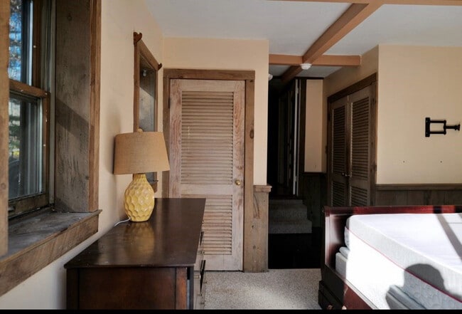 Building Photo - 252 Cedar St