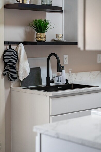 Building Photo - 140 4th St