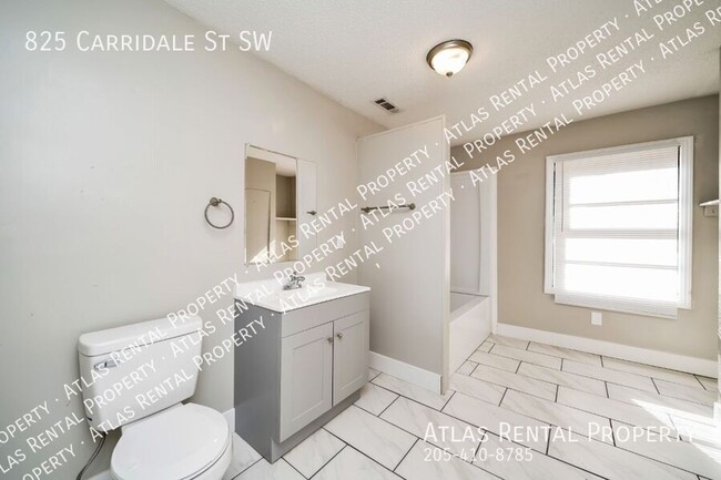 Building Photo - 825 Carridale St SW