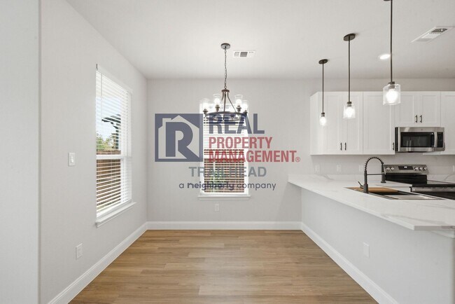 Building Photo - 5805 Barkridge Dr